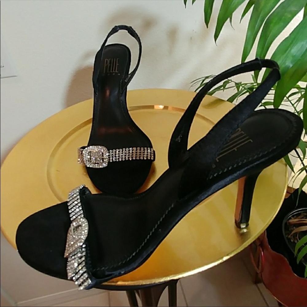 Gorgeous Buckle Singbacks - Picture 3 of 9